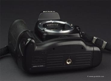 Nikon F75 + MB-18