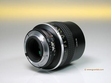 Nikon Nikkor 105 mm f/1.8