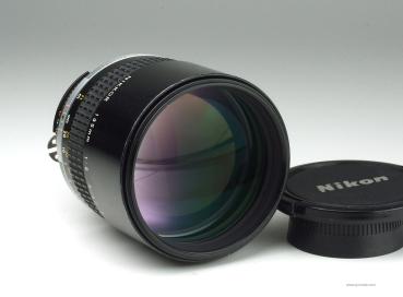 Nikon Nikkor 135mm f/2 AiS