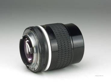 Nikon Nikkor 105mm f/2.5 AIS