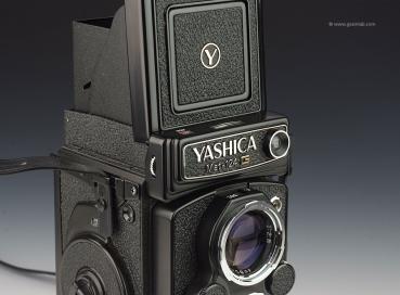 Yashica MAT-124G