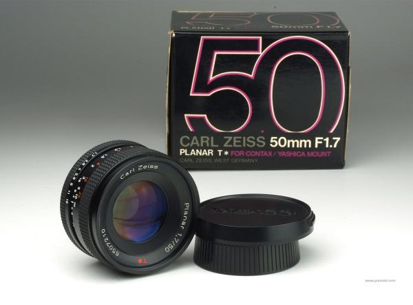 Carl Zeiss Planar T* 50mm f/1.7 - Contax/Yashica