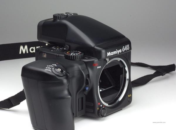 Mamiya 645 PRO + AE Prismensucher + Power Drive