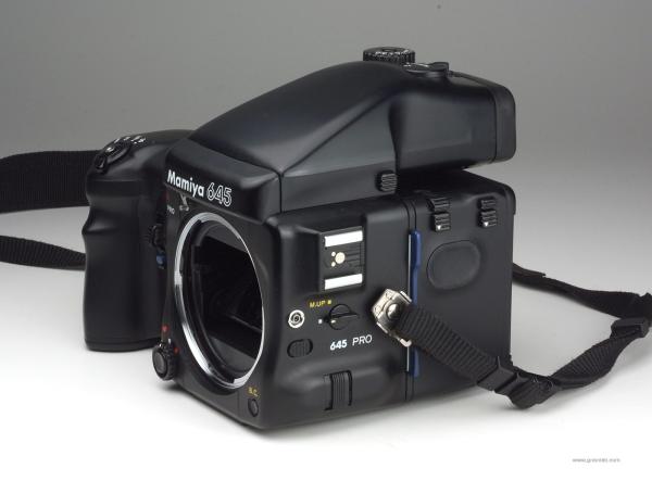 Mamiya 645 PRO + AE Prismensucher + Power Drive