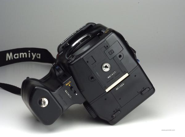 Mamiya 645 PRO + AE Prismensucher + Power Drive