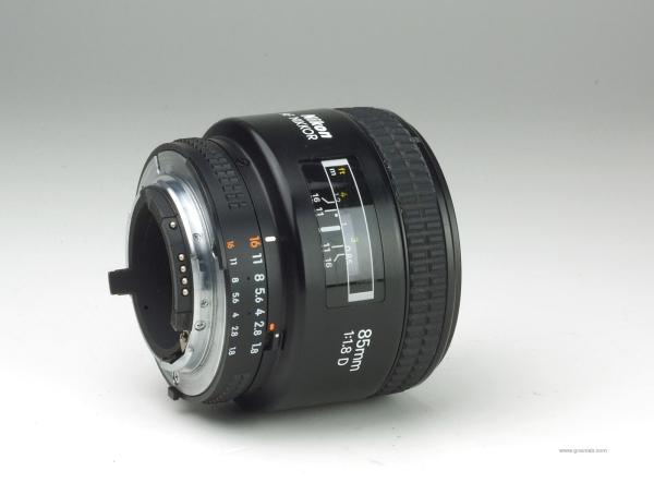 Nikon AF Nikkor 85mm f/1.8 D