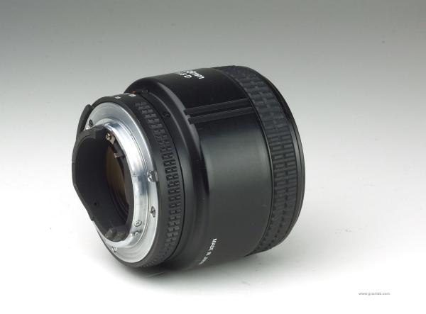 Nikon AF Nikkor 85mm f/1.8 D