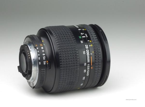 Nikon AF Nikkor 28-200mm f/3.5-5.6 D