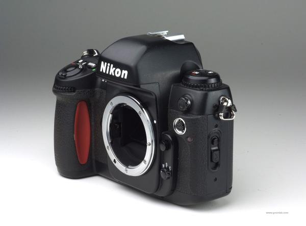 Nikon F100