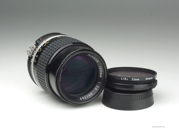 Nikon Nikkor 105mm f/2.5 AIS