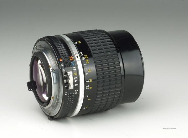 Nikon Nikkor 105mm f/2.5 AIS