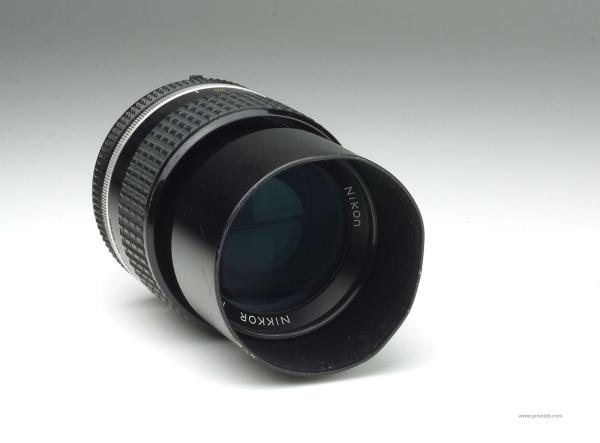 Nikon Nikkor 105mm f/2.5 AIS