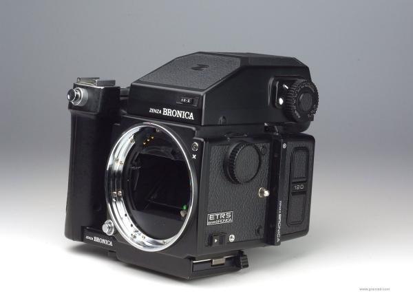 Zenza Bronica ETRS + AE-II Prism Finder